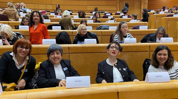 Fernanda Arrojo, miembro de la junta directiva de ASPACE Galicia, participa en el Parlamento de las mujeres con discapacidad